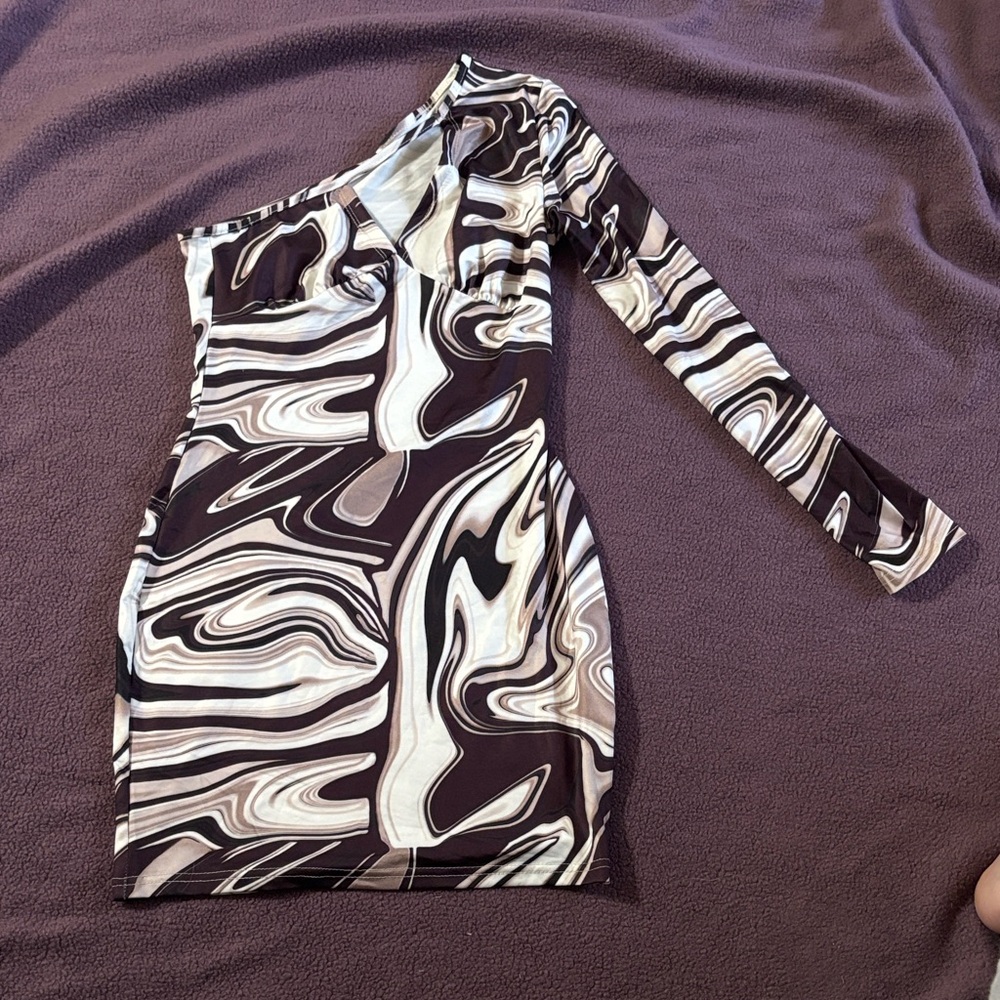 One-Shoulder Swirl Pattern Dress